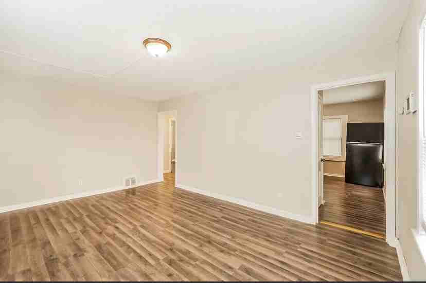 4412 Kensington Avenue - Photo 5 of 8