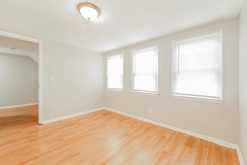 4412 Kensington Avenue - Photo 7 of 8