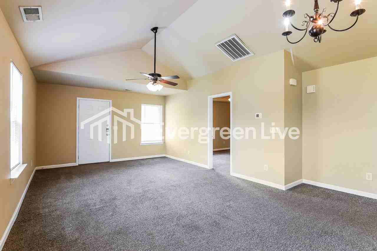 328 Maggie Way - Photo 5 of 15