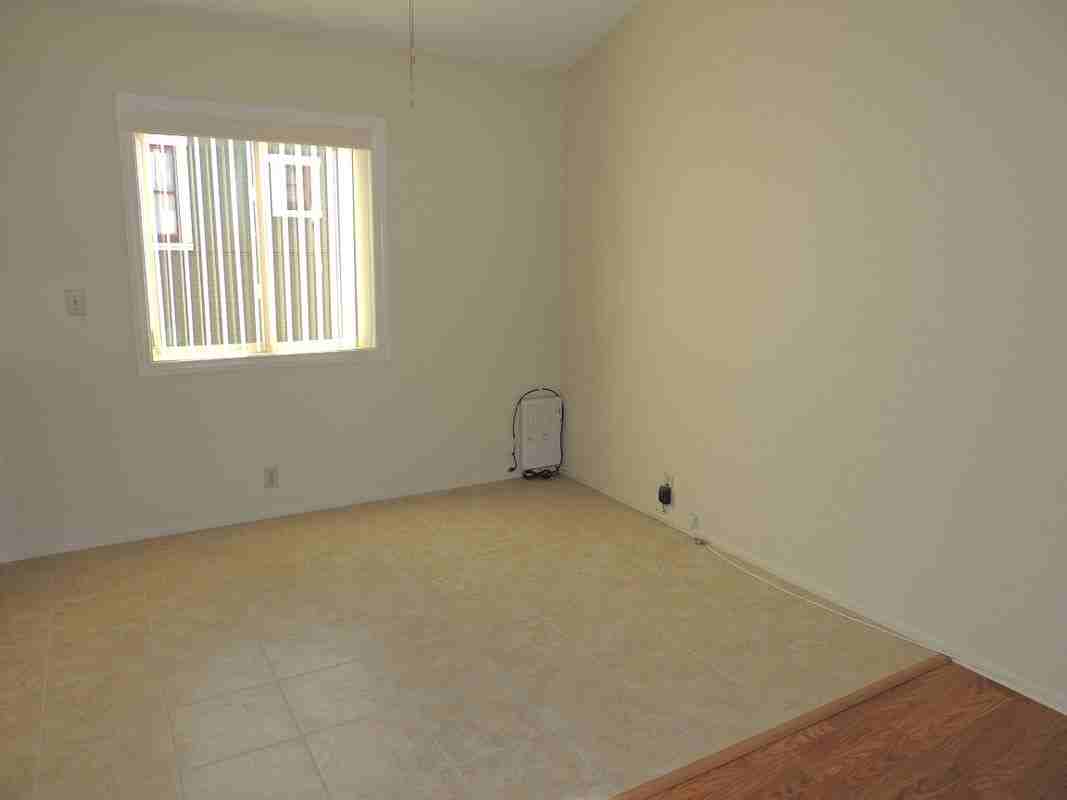 430 Ohio Ave ##D - Photo 3 of 26