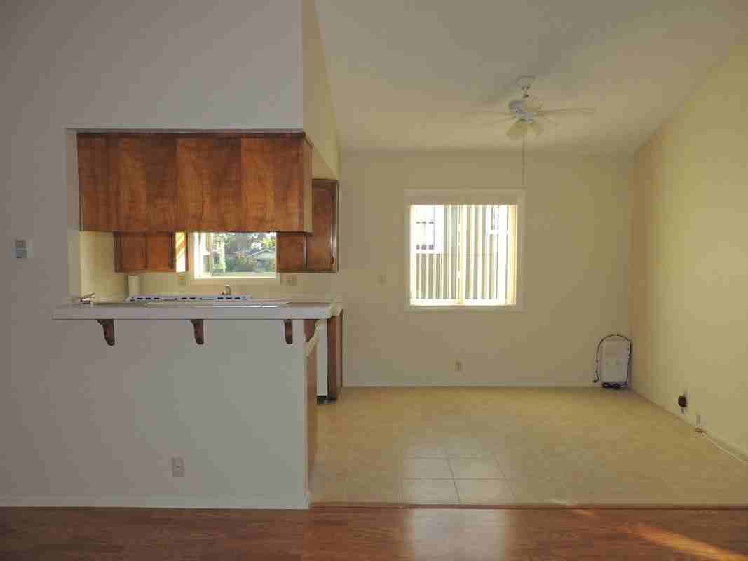 430 Ohio Ave ##D - Photo 5 of 26