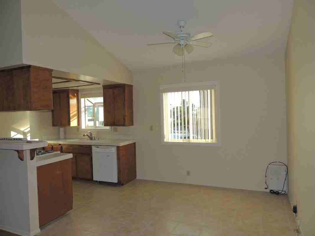 430 Ohio Ave ##D - Photo 6 of 26