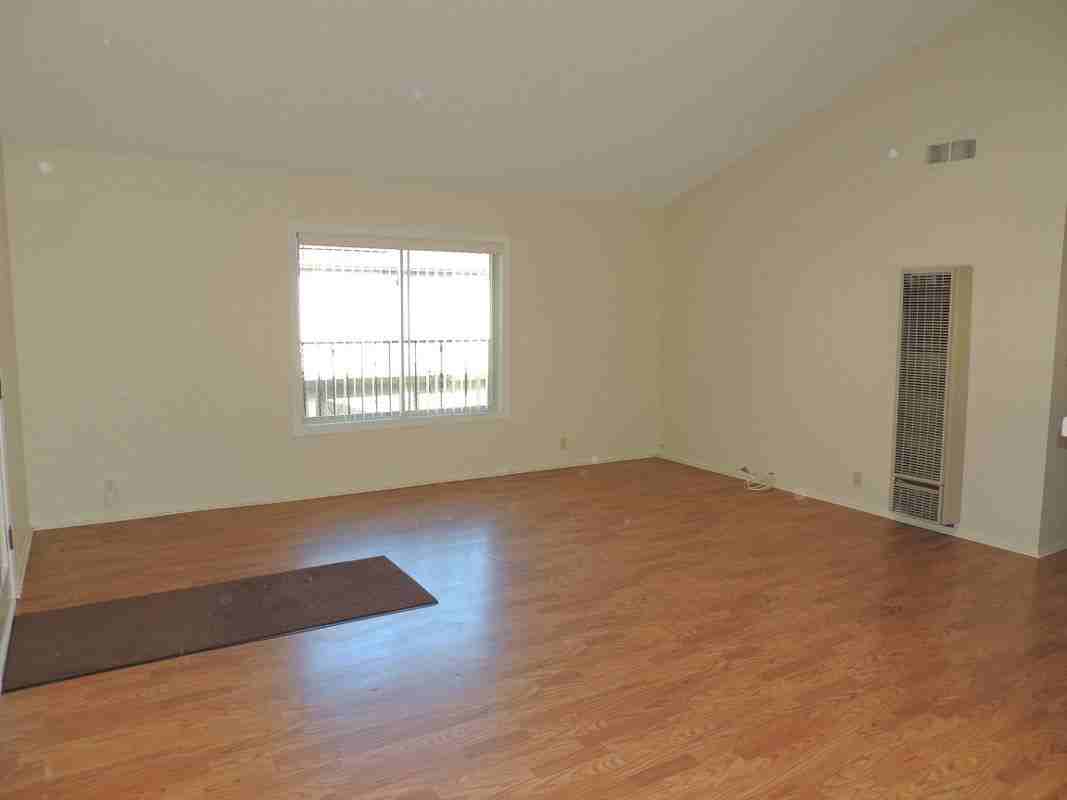 430 Ohio Ave ##D - Photo 7 of 26