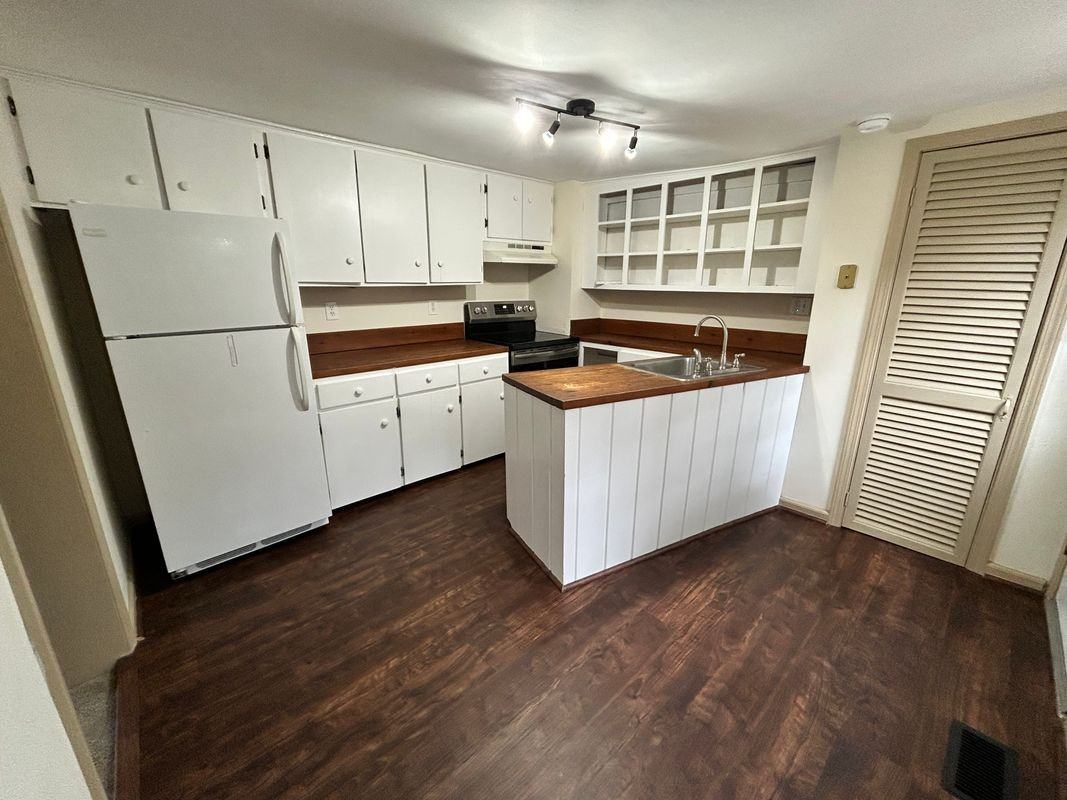 58 Pomperaug Rd - Photo 2 of 14