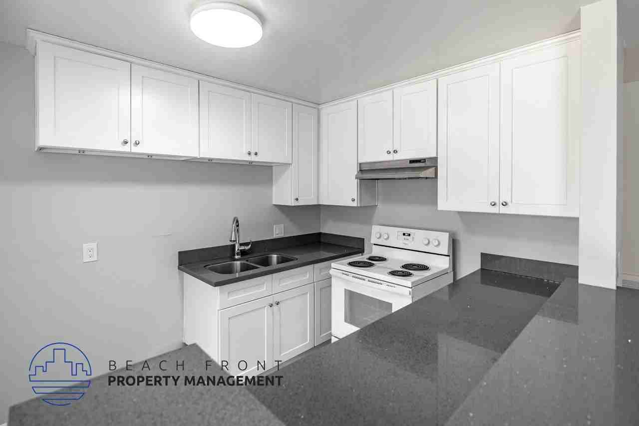 2159 Elm Ave. - Photo 2 of 10