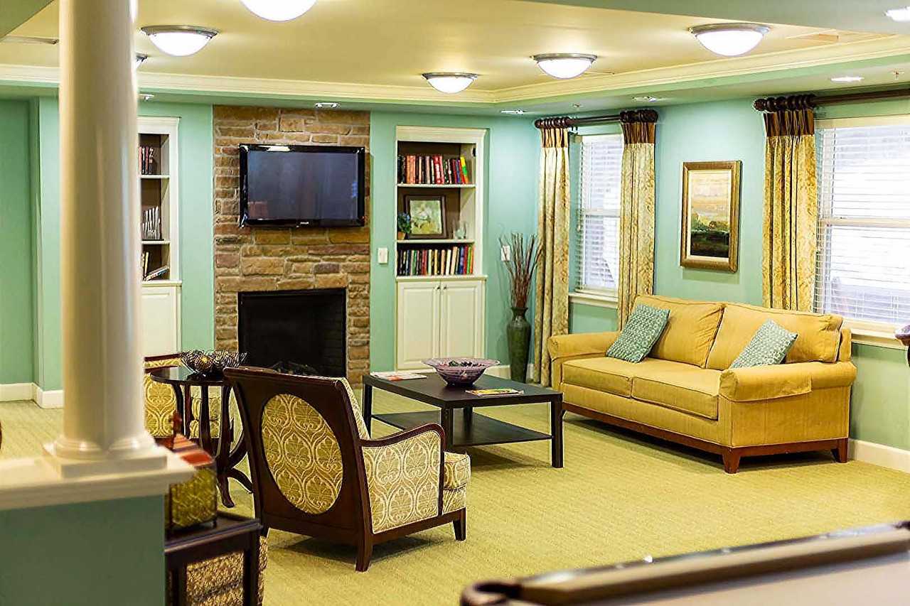 Greens at Rolling Rd - Photo 5 of 6