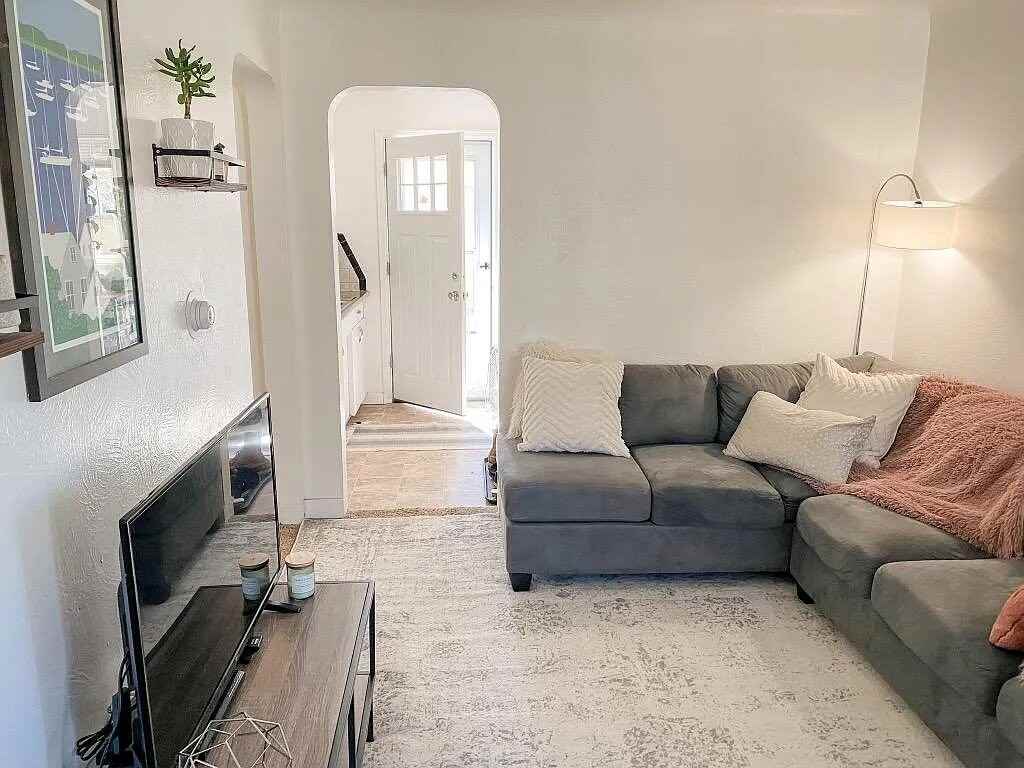 1360 S Grant St - Photo 3 of 16