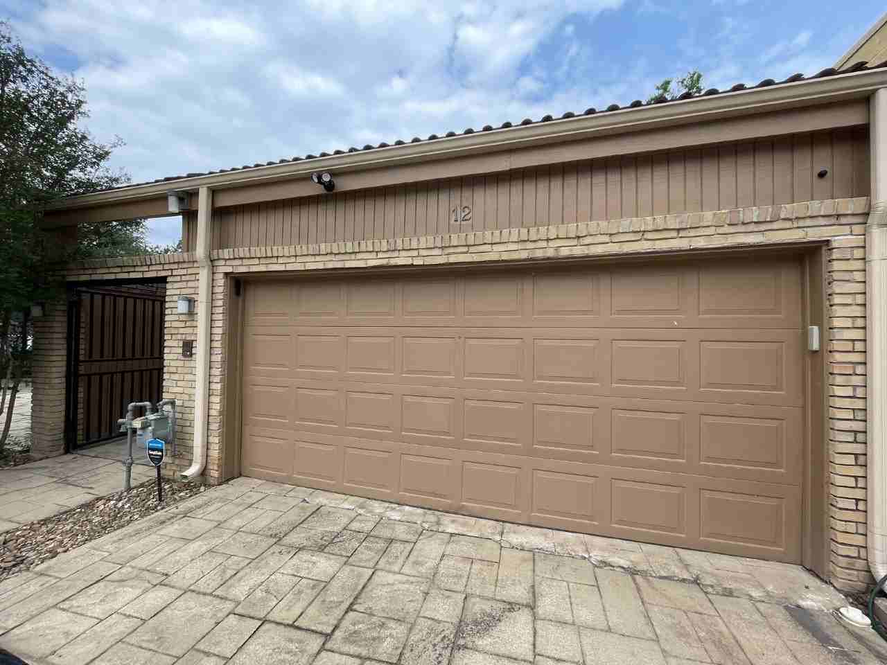 12 Hallmark Dr - Photo 5 of 33