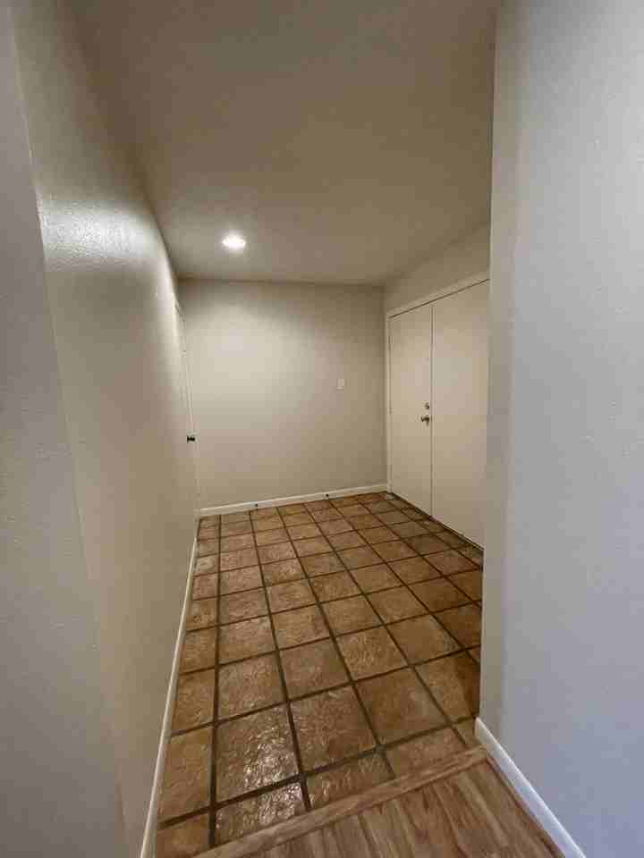 12 Hallmark Dr - Photo 6 of 33