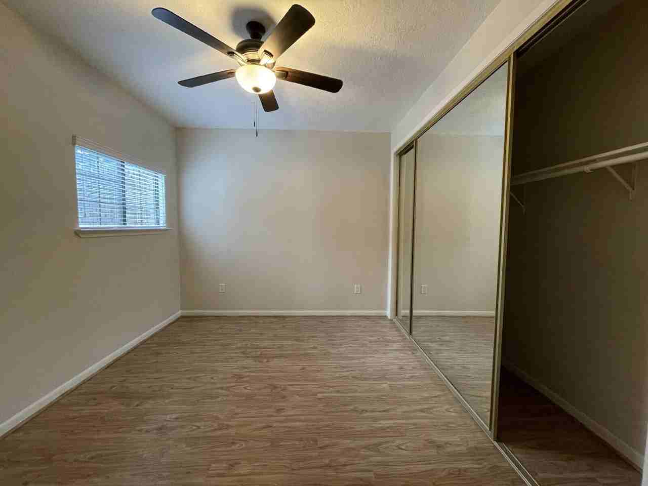 12 Hallmark Dr - Photo 7 of 33