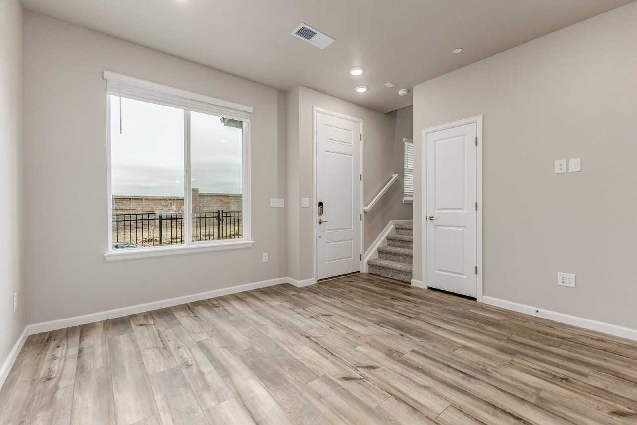 6770 Merseyside Ln - Photo 4 of 37