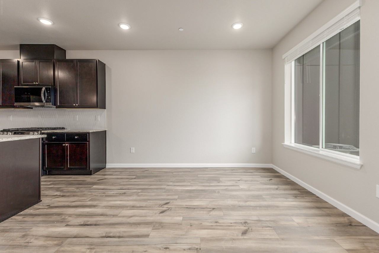 6770 Merseyside Ln - Photo 5 of 37