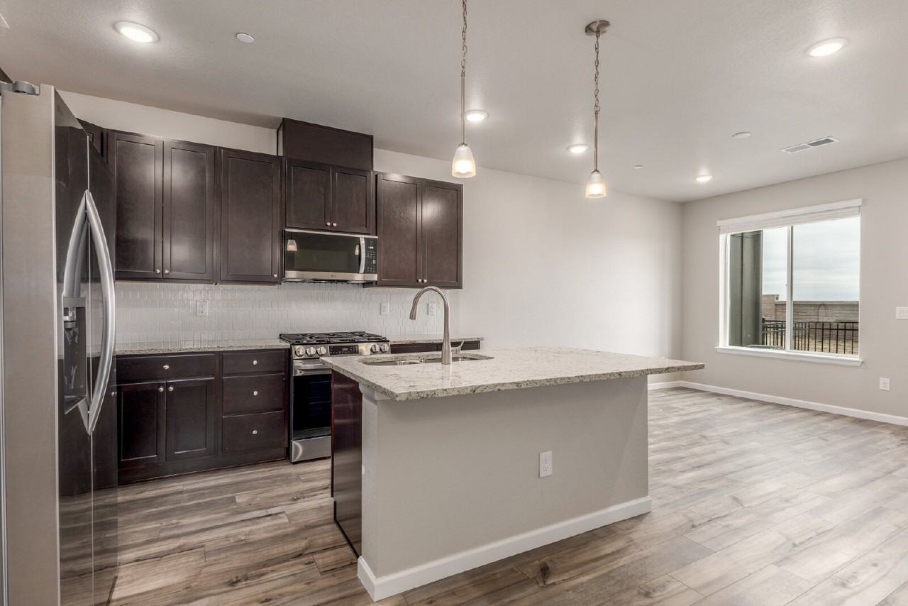 6770 Merseyside Ln - Photo 6 of 37