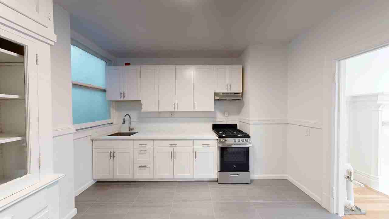 2510 Bancroft Way - Photo 2 of 50