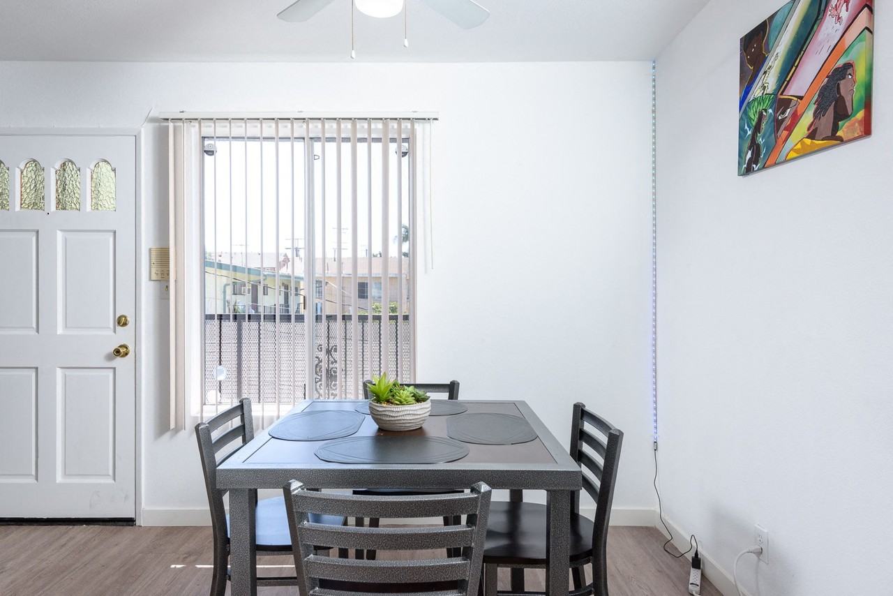 Redondo Student Apartments - Photo 7 of 11