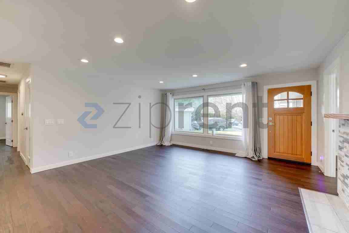 1608 Nw 197th St - Photo 4 of 29