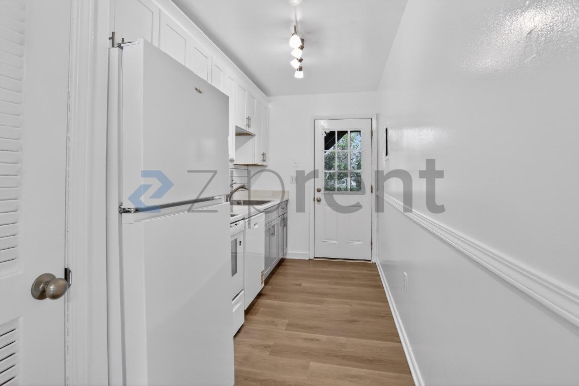 463 Medlock Rd #B - Photo 4 of 26