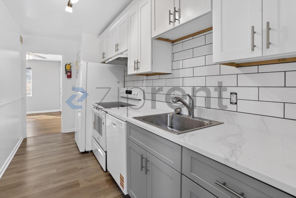 463 Medlock Rd #B - Photo 6 of 26