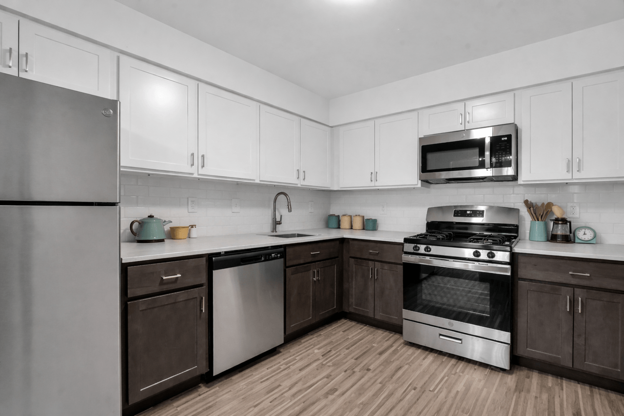 Rochester Club Apartments - Photo 2 of 27