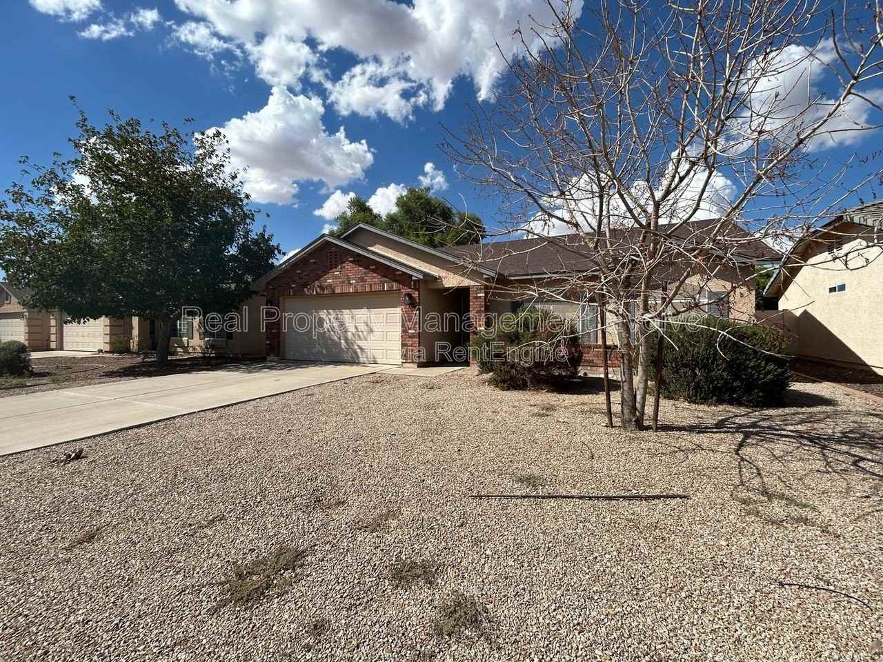 4926 E Whitehall Dr - Photo 2 of 38