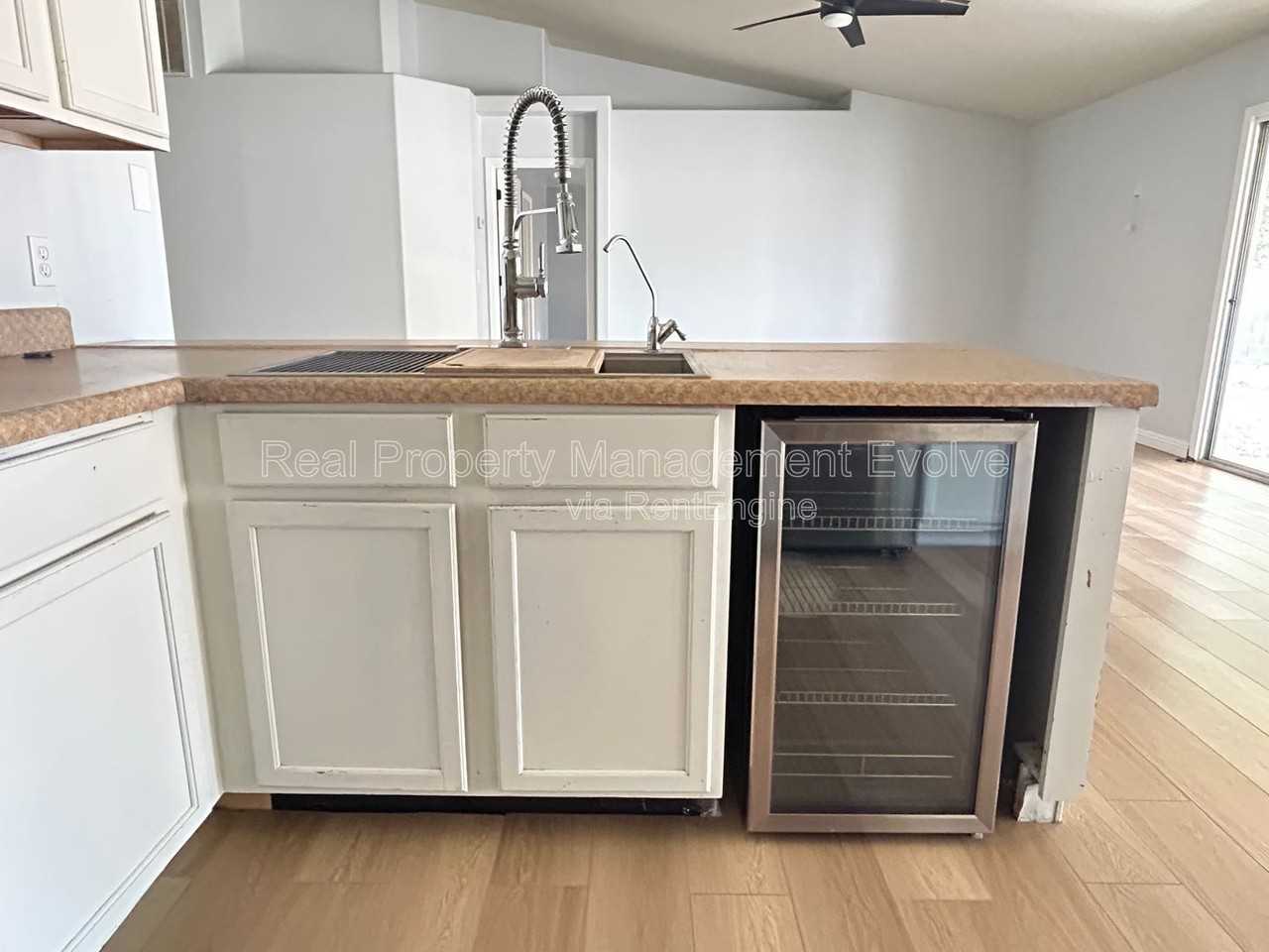 4926 E Whitehall Dr - Photo 6 of 38