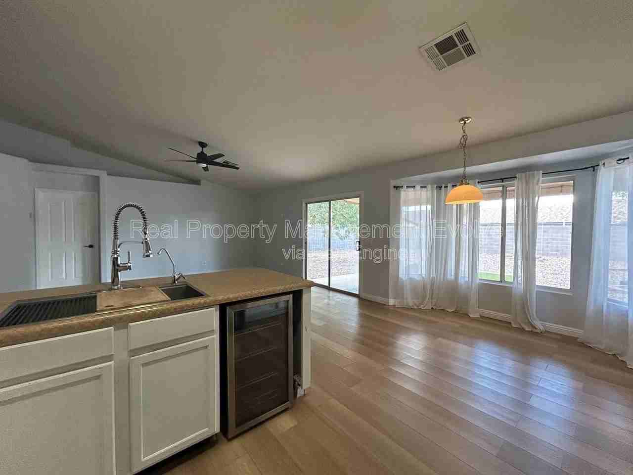 4926 E Whitehall Dr - Photo 7 of 38