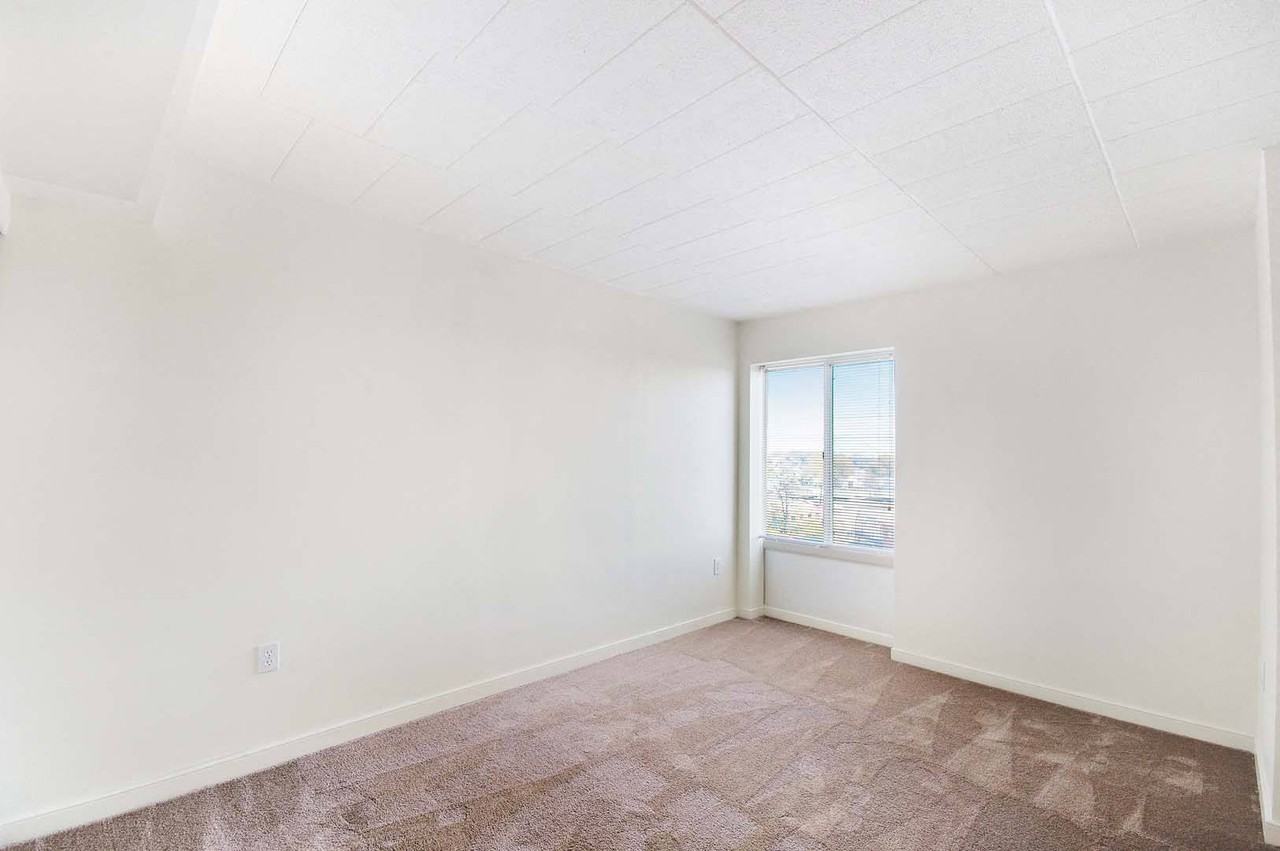 Edgewood Commons 635 - Photo 5 of 12