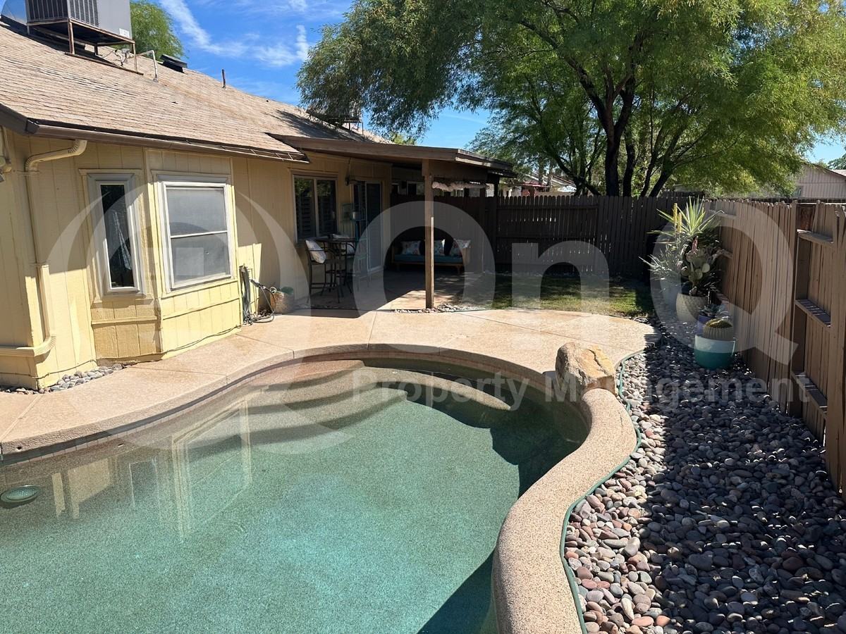 5605 W Buffalo St - Photo 3 of 7