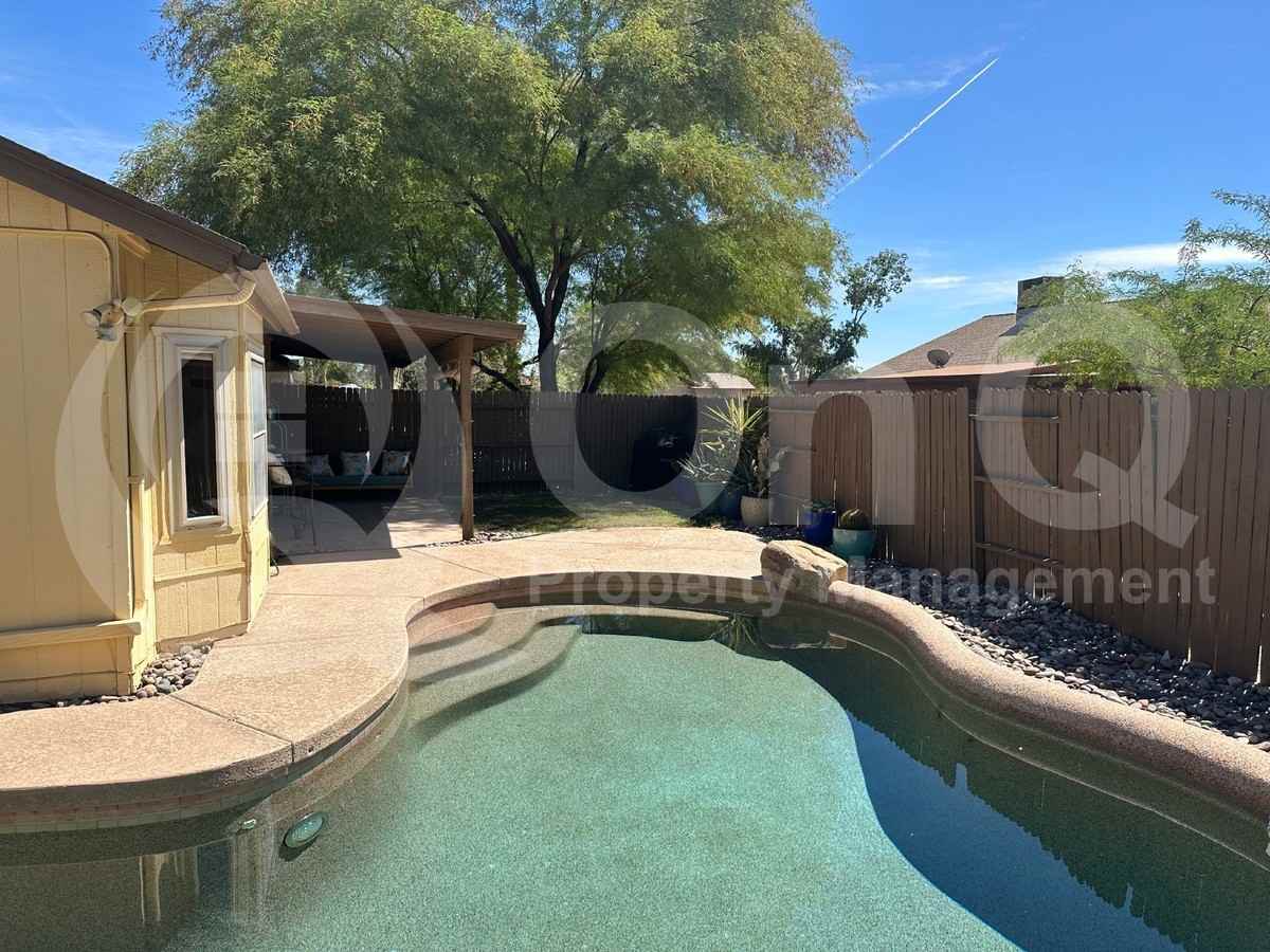 5605 W Buffalo St - Photo 6 of 7