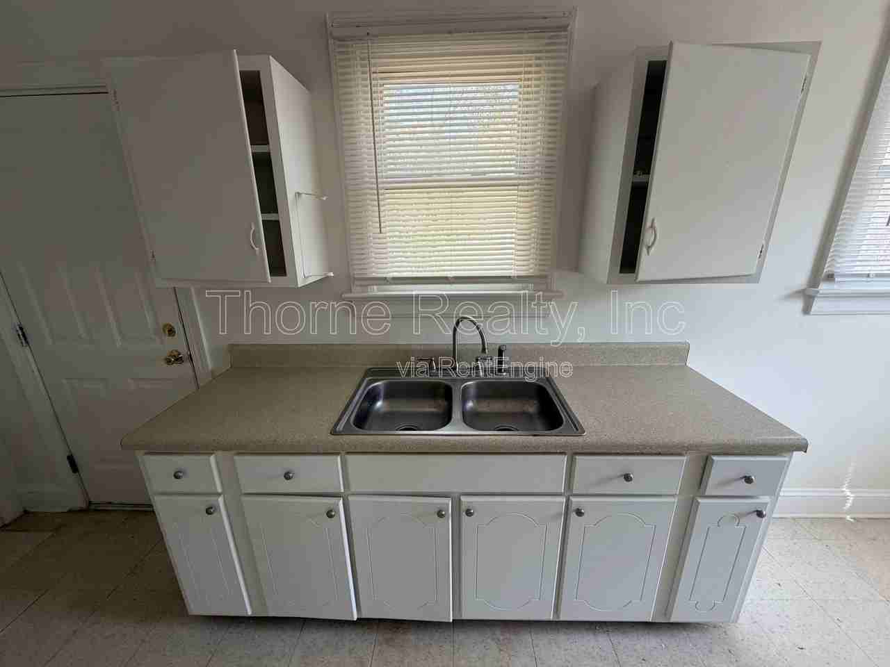 216 S Vyne St - Photo 4 of 9