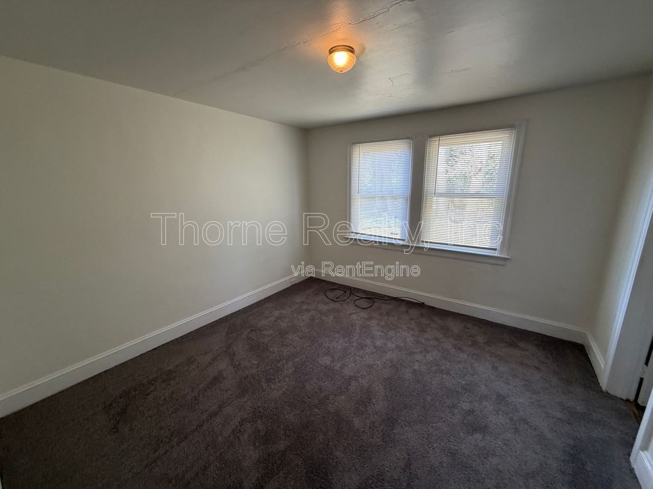 216 S Vyne St - Photo 7 of 9