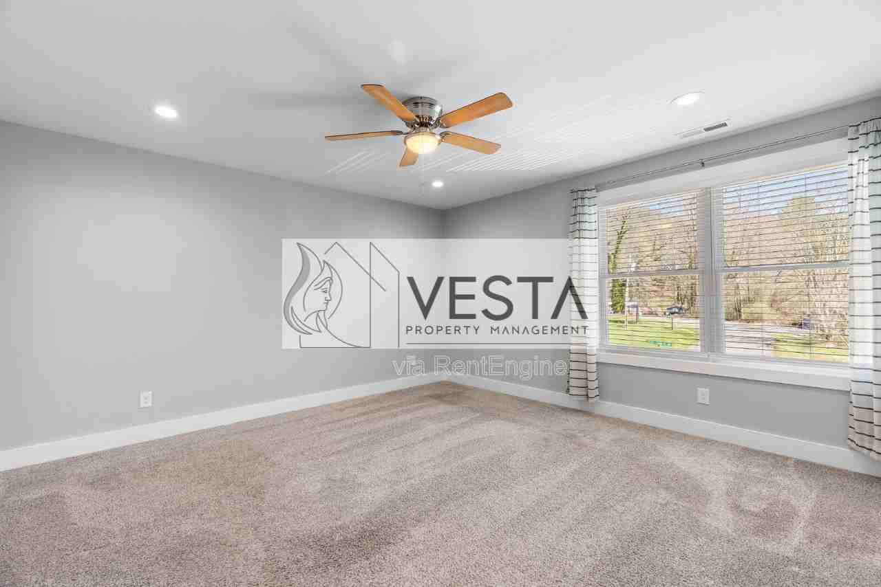 12 Riddle Rd - Photo 7 of 50