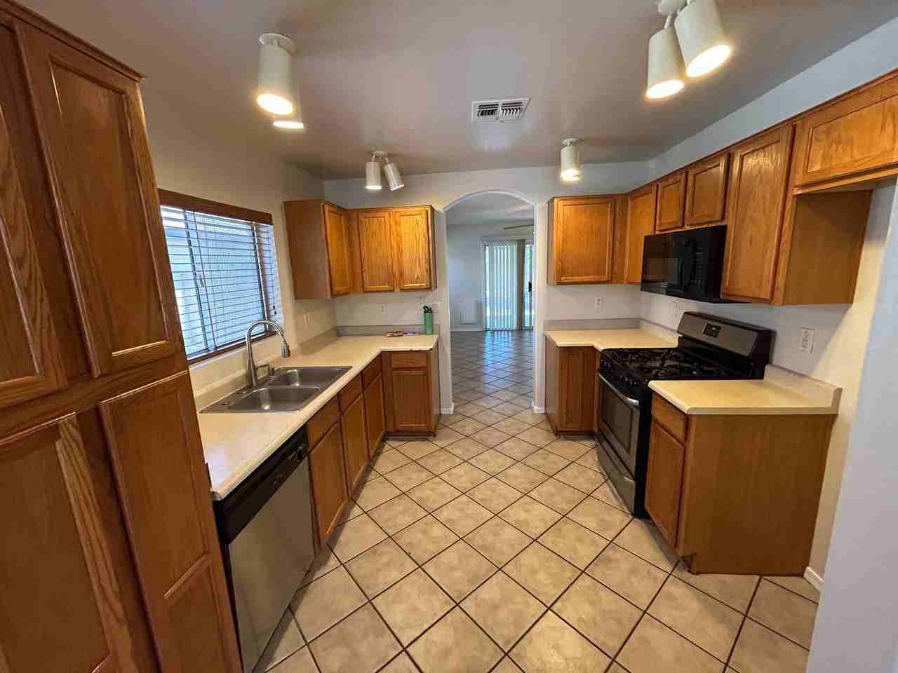 12521 W Myer Ln - Photo 3 of 21