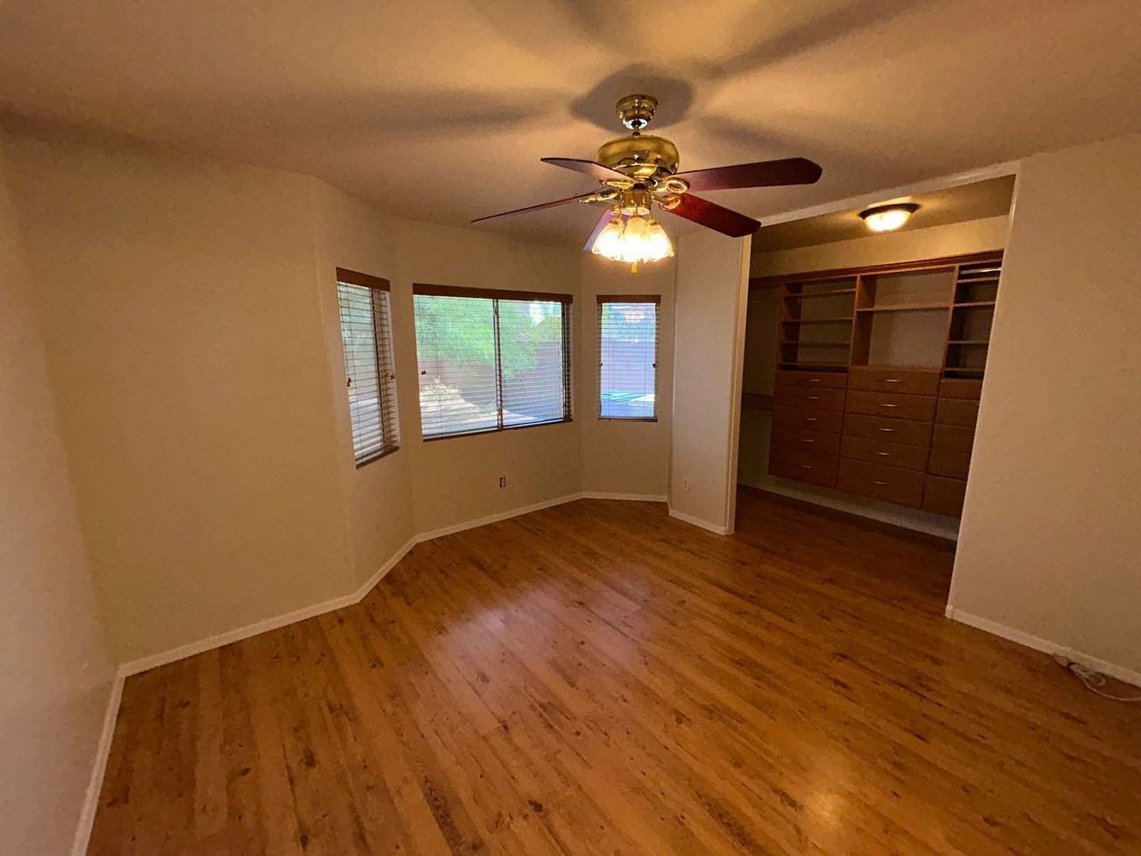 12521 W Myer Ln - Photo 5 of 21