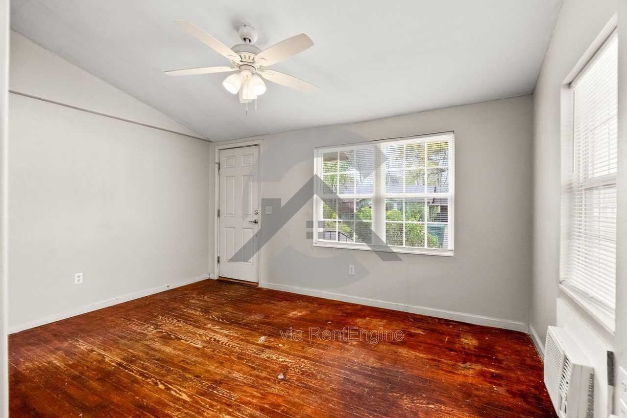 2013 Independence Ave - Photo 3 of 12