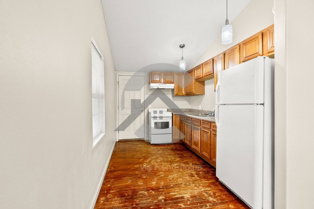 2013 Independence Ave - Photo 4 of 12