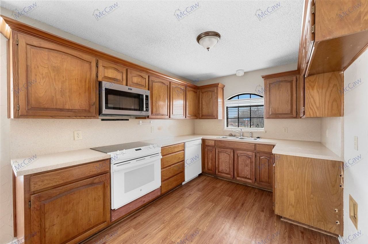 4400 Oak Knoll Ct - Photo 7 of 23