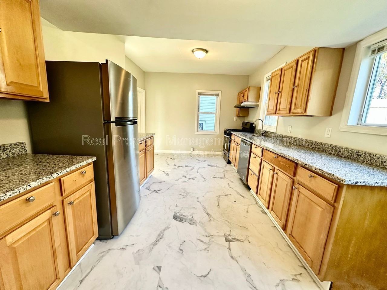 2233 Milligan Ave - Photo 3 of 32