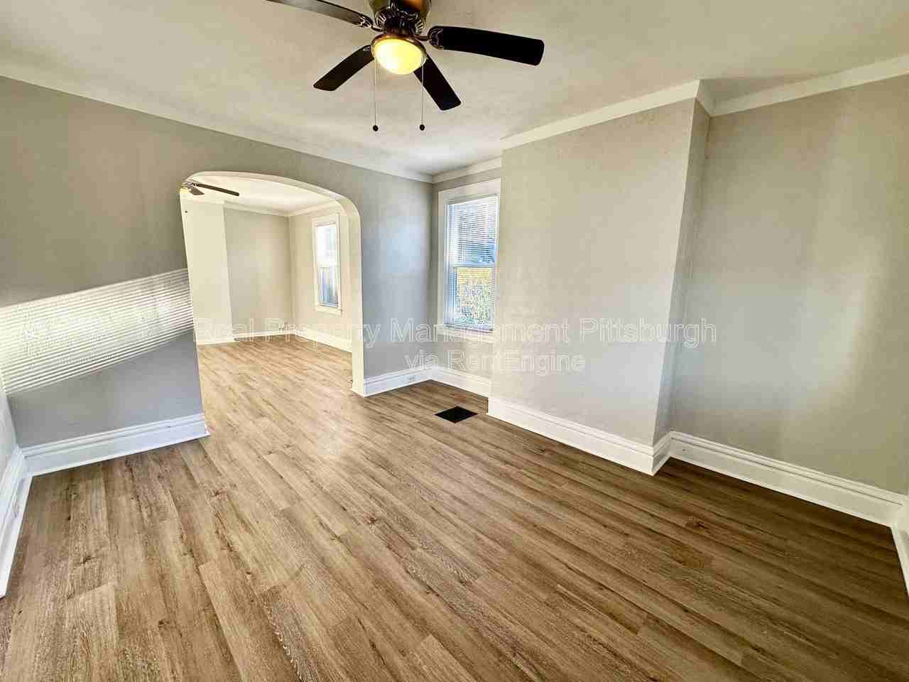 2233 Milligan Ave - Photo 4 of 32