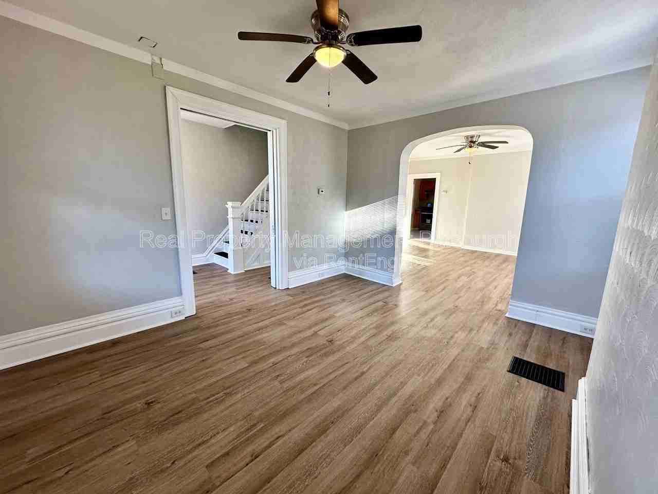 2233 Milligan Ave - Photo 5 of 32