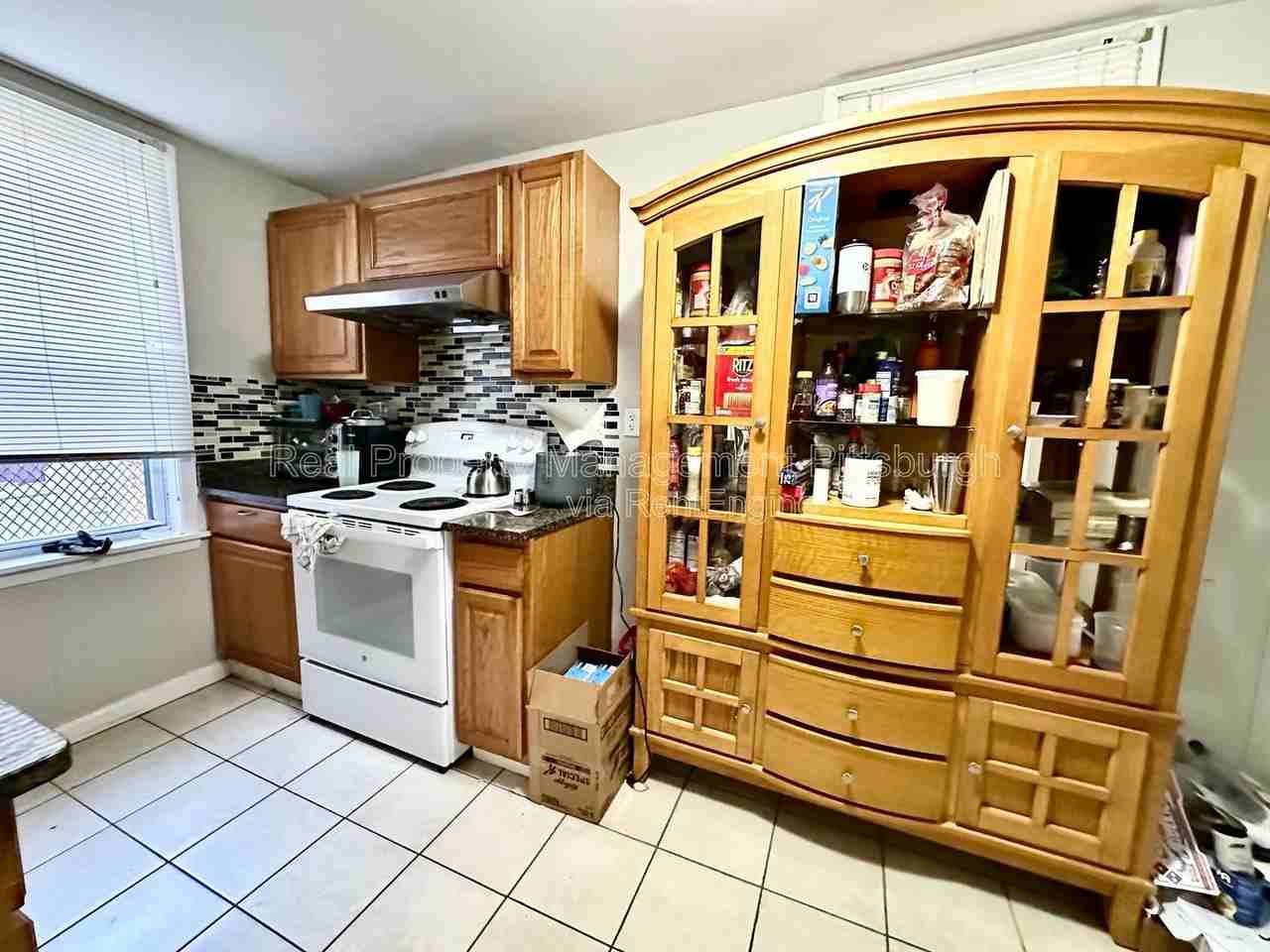 335 Lawn St - Photo 4 of 14