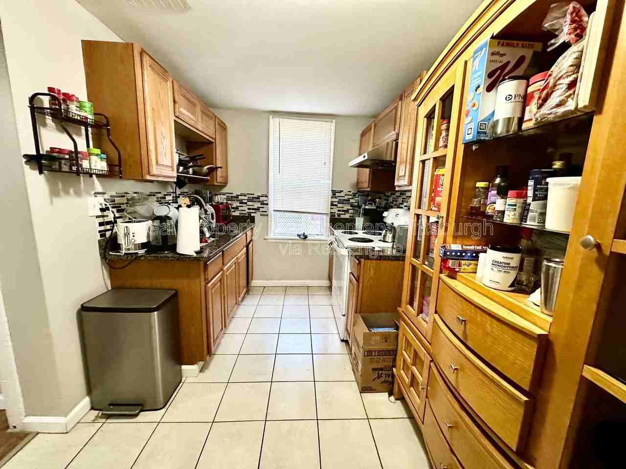 335 Lawn St - Photo 5 of 14