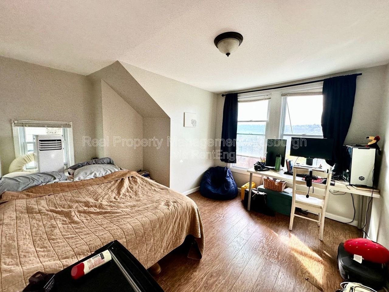 335 Lawn St - Photo 7 of 14