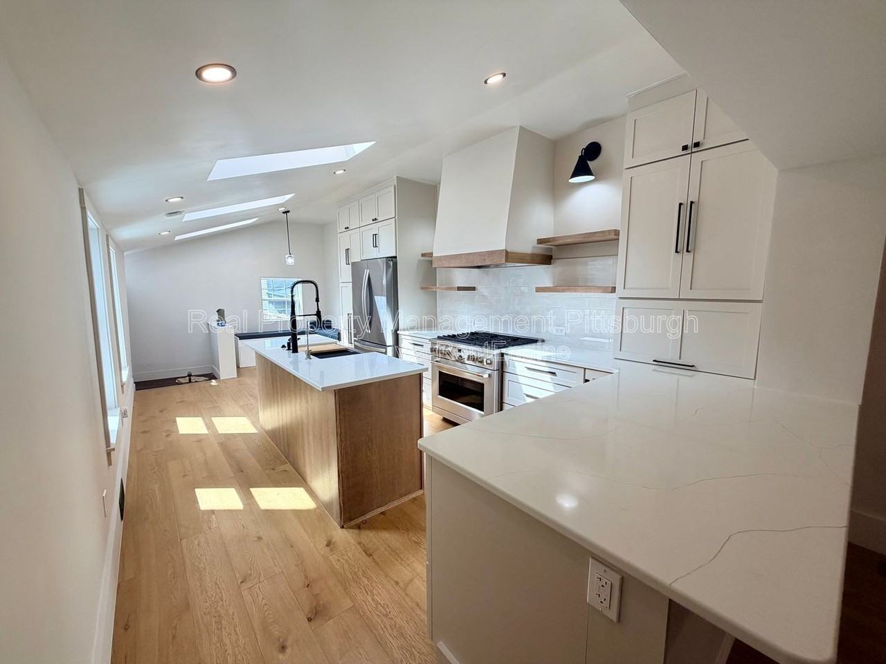 138 44th St - Photo 4 of 28