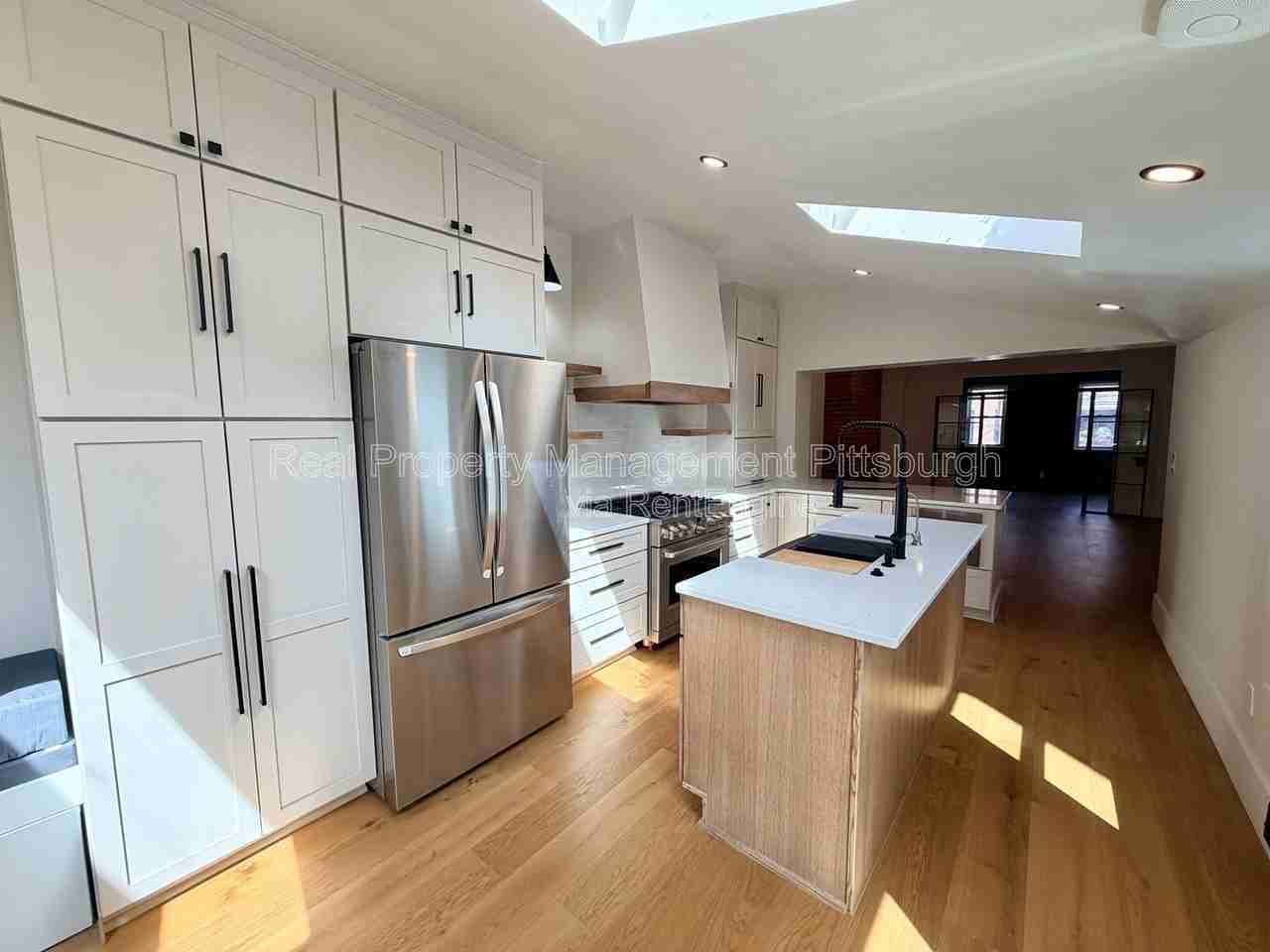 138 44th St - Photo 5 of 28