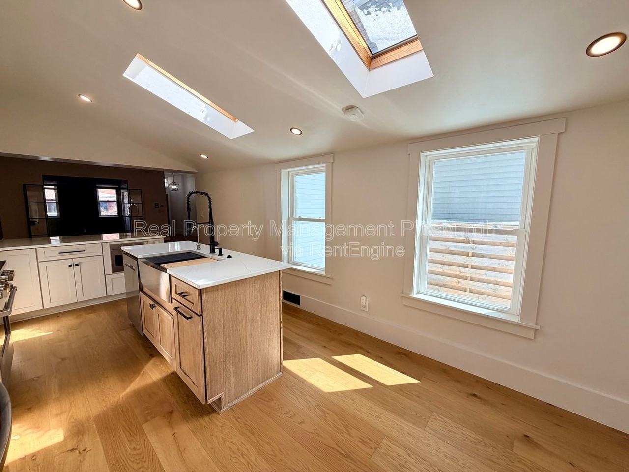 138 44th St - Photo 7 of 28