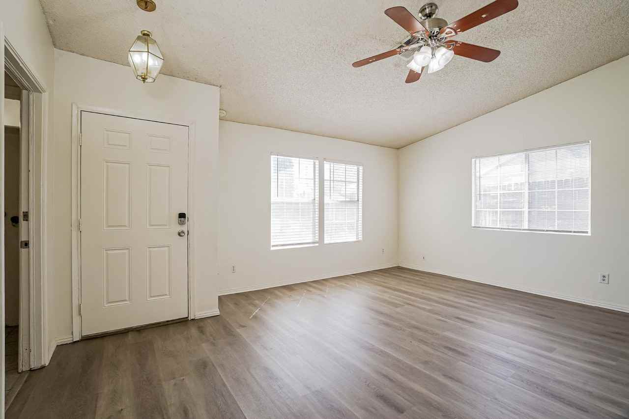 1601 Bluebell St - Photo 3 of 15