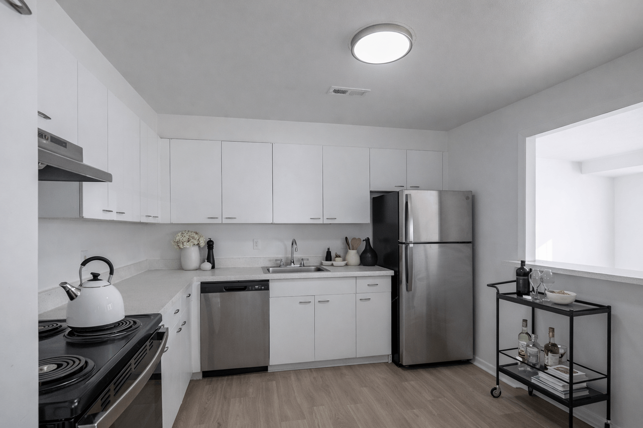 Carlyle Tower Apartments - Photo 2 of 31