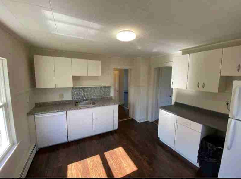 127 Perry St - Photo 2 of 9