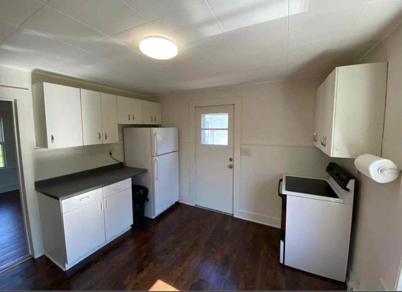 127 Perry St - Photo 3 of 9